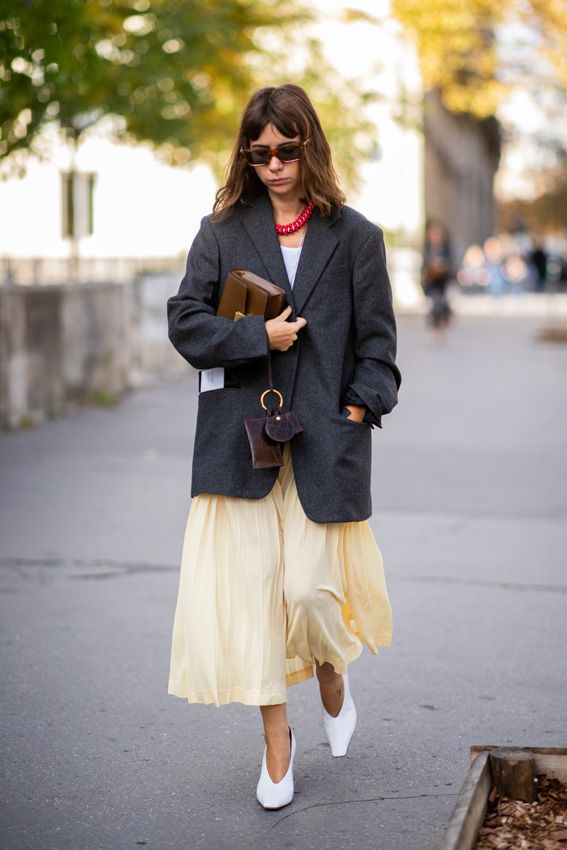 Street style con falda amarilla