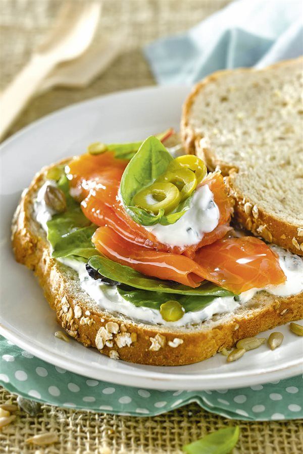 desayunos saludables19. Sandwich de salmón