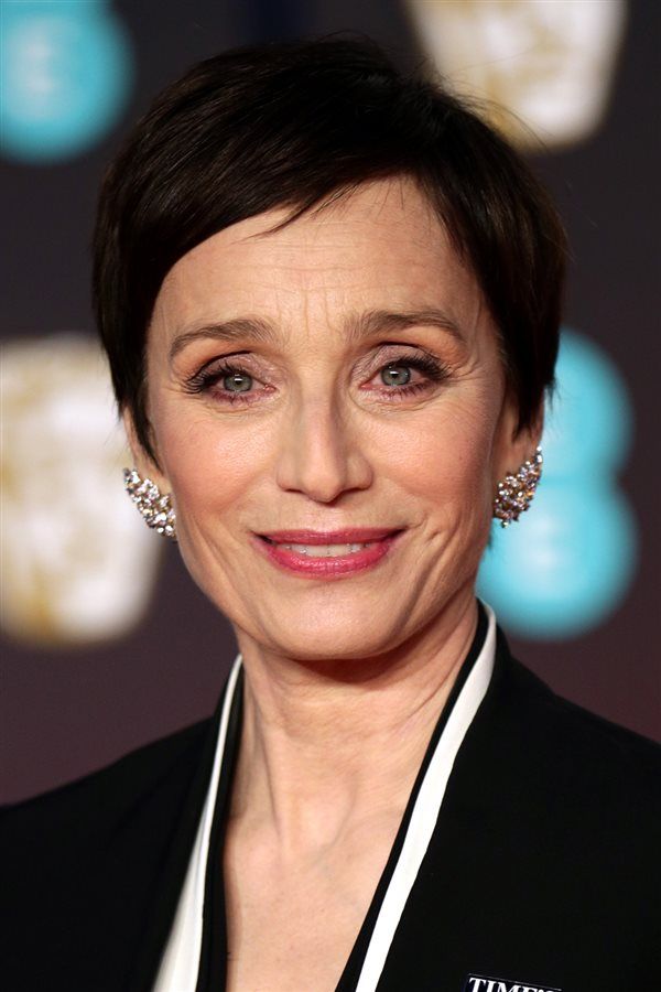 forma cara pelo corto Kristin Scott Thomas. Cara redonda y pelo corto: Dandy