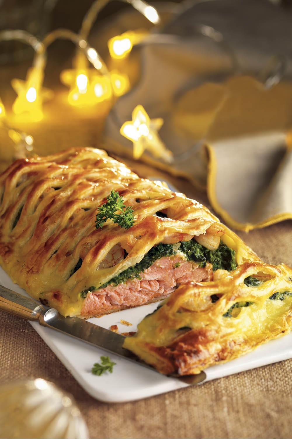 hojaldre salmon langostinos. Hojaldre de salmón y langostinos