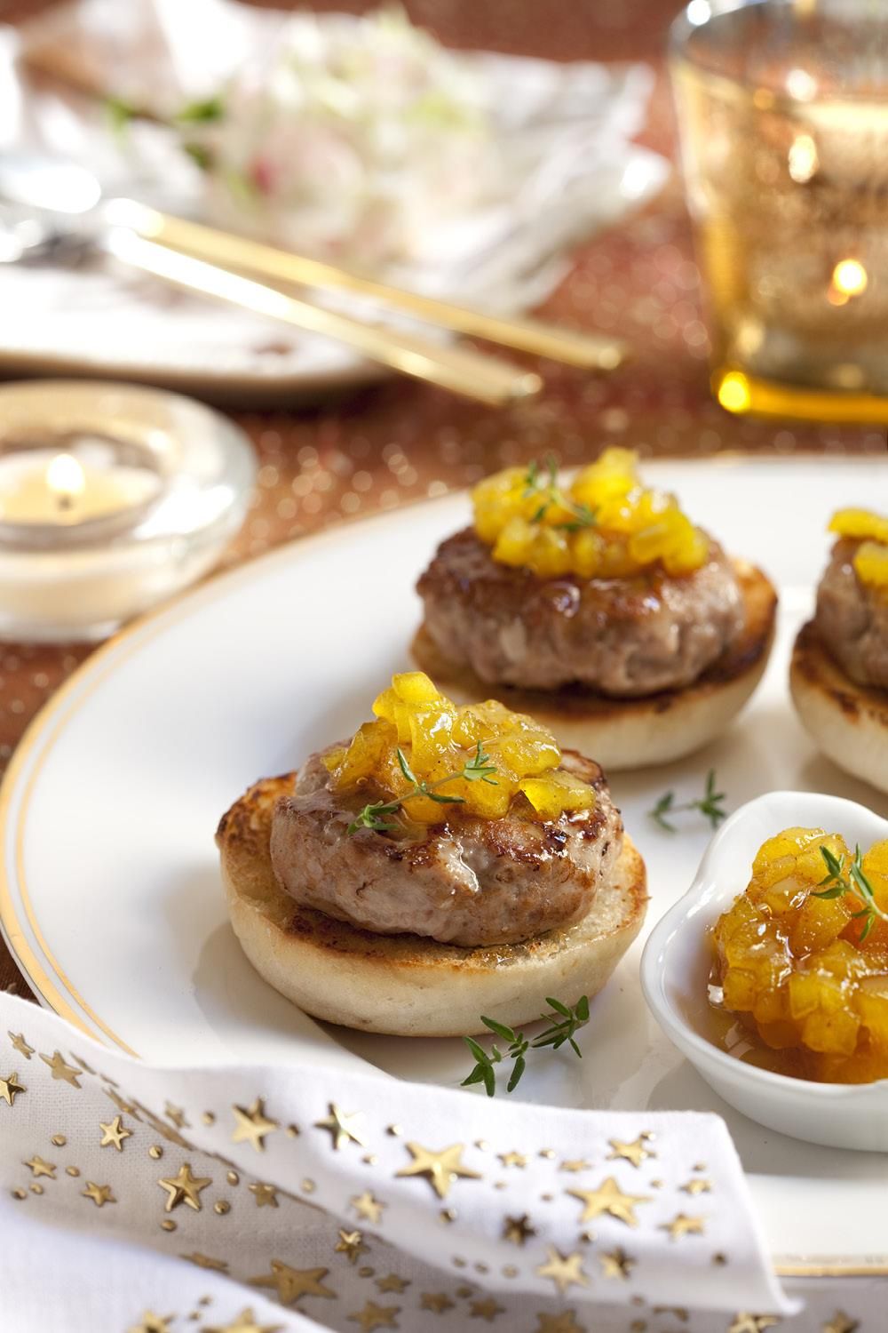 canapes navidenÌos3. Canapés de mini hamburguesas