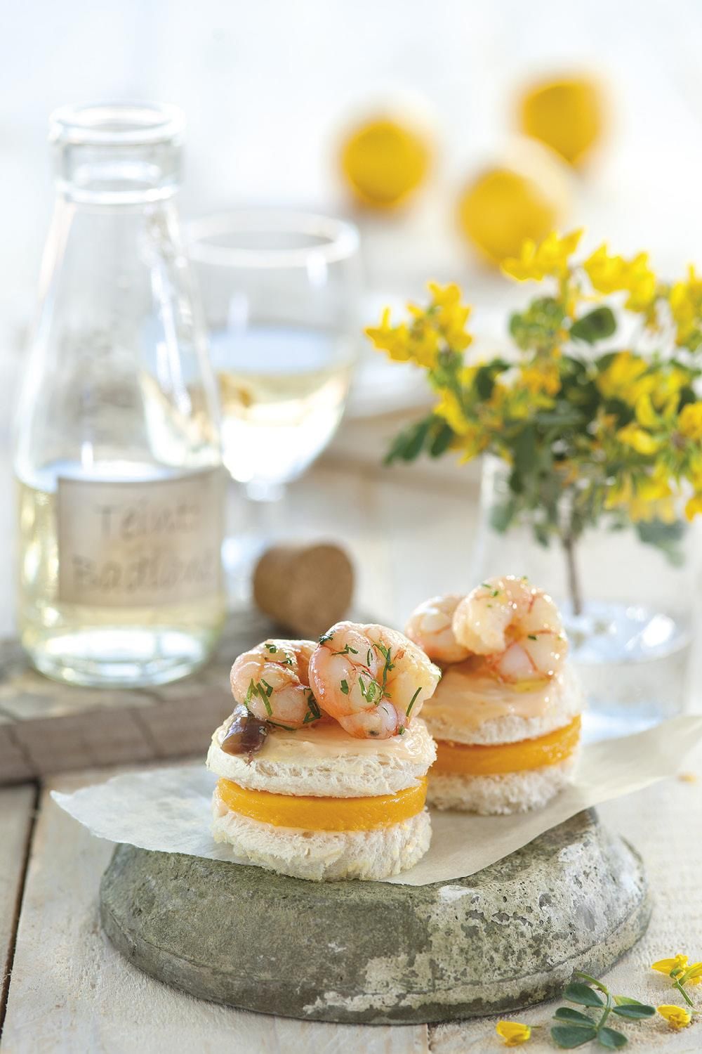 canapes navidenÌos6. Canapés de mango y gambas