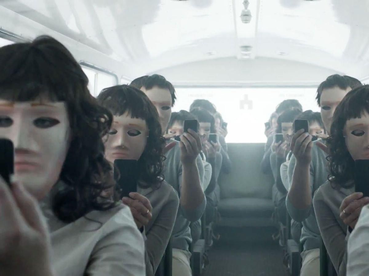 netflix-black-mirror-serie. Black Mirror (2011)