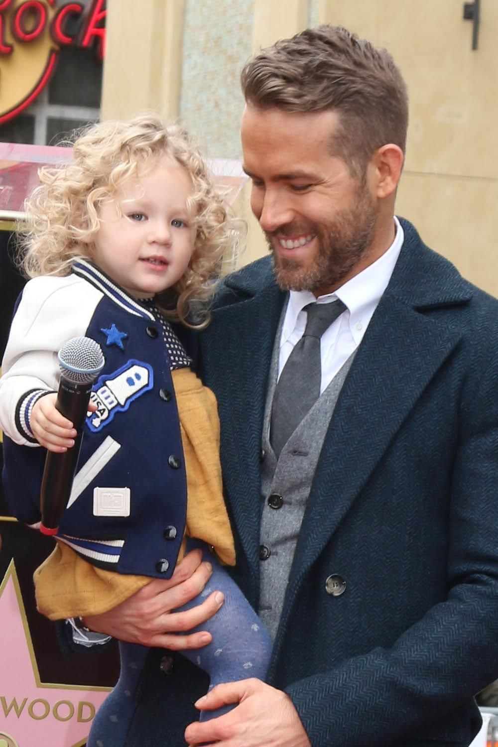 cortes de pelo niña james reynolds. Pelo rizado: Corto