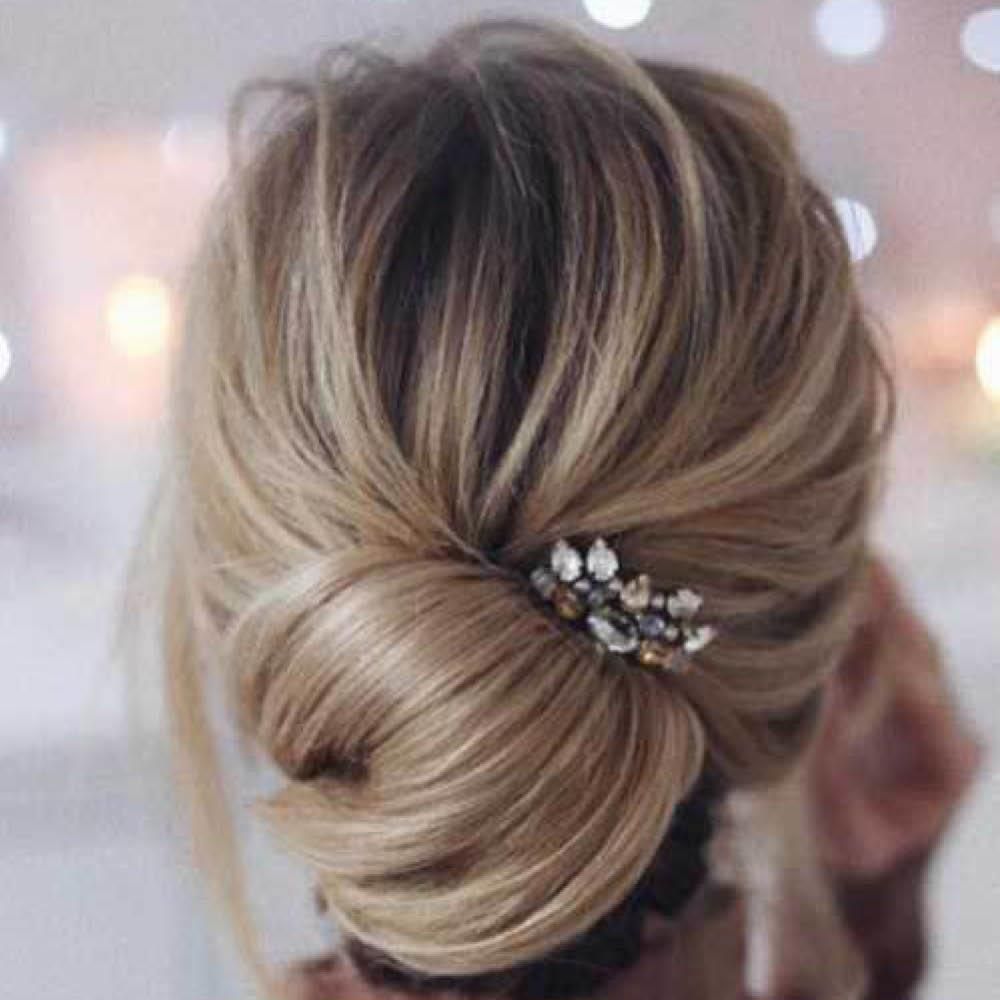 moños bajos chic. Con accesorios