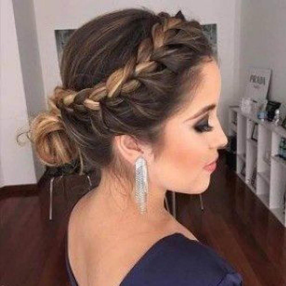 moños bajos con trenza. Moño bajo con trenza