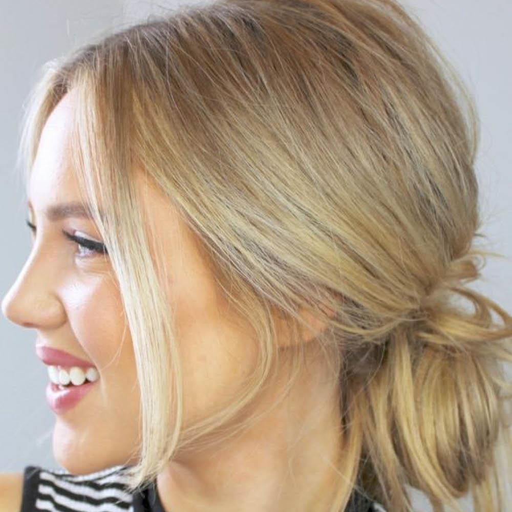 moños bajos con volumen. Con volumen