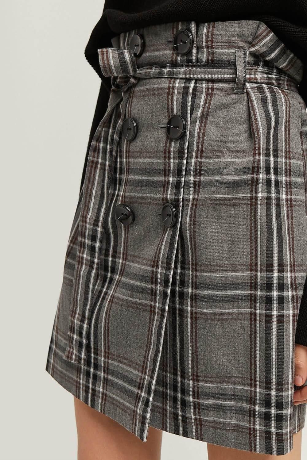 estilo preppy falda cuadros stradivarius 19,99euros. Falda de cuadros