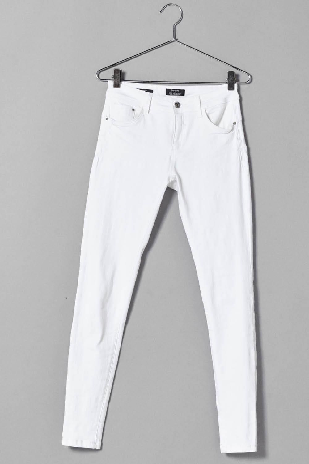estilo preppy pantalÃ³n blanco bershka 17,99euros. PantalÃ³n blanco