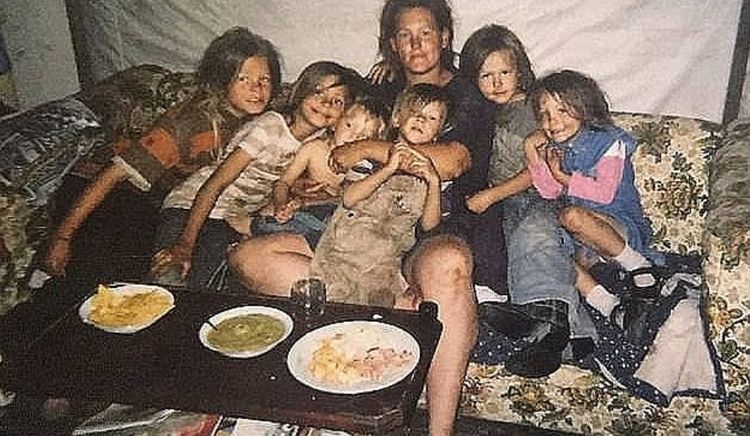  Huesos rotos y violaciones diarias: así fueron los 19 años en cautiverio de la niña secuestrada por su padrastro en Oklahoma