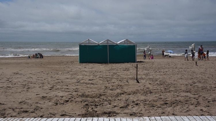 Sin carpas: asÃ­ quedÃ³ el parador El Faro tras la tormenta (Diego Medina)