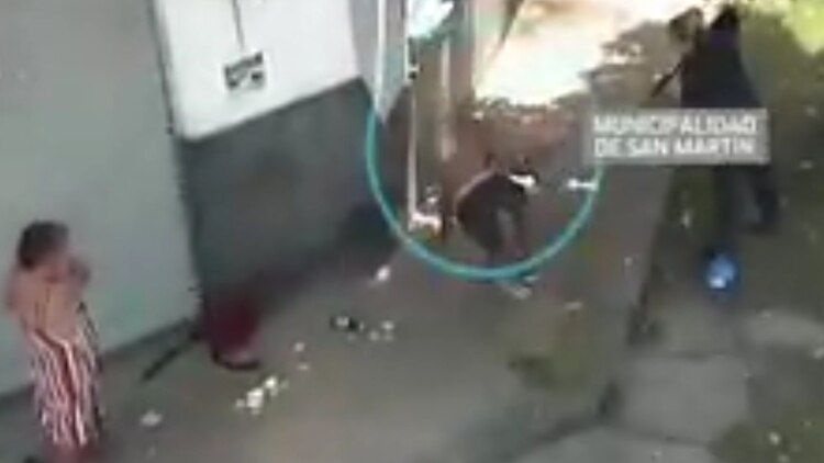 La policÃ­a logrÃ³ reducir y detener al agresor