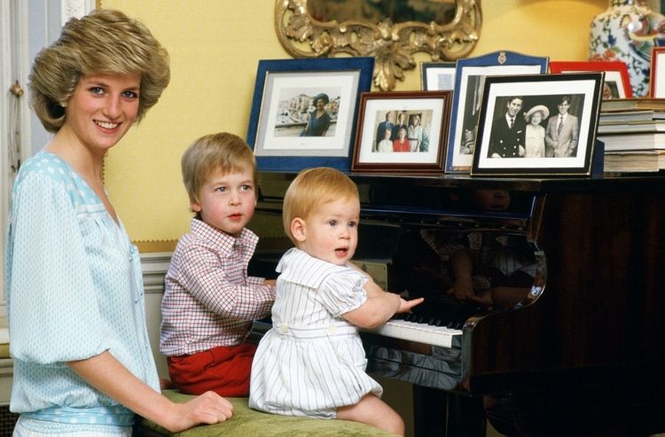 Lady Di junto a los prÃ­ncipes William y Harry