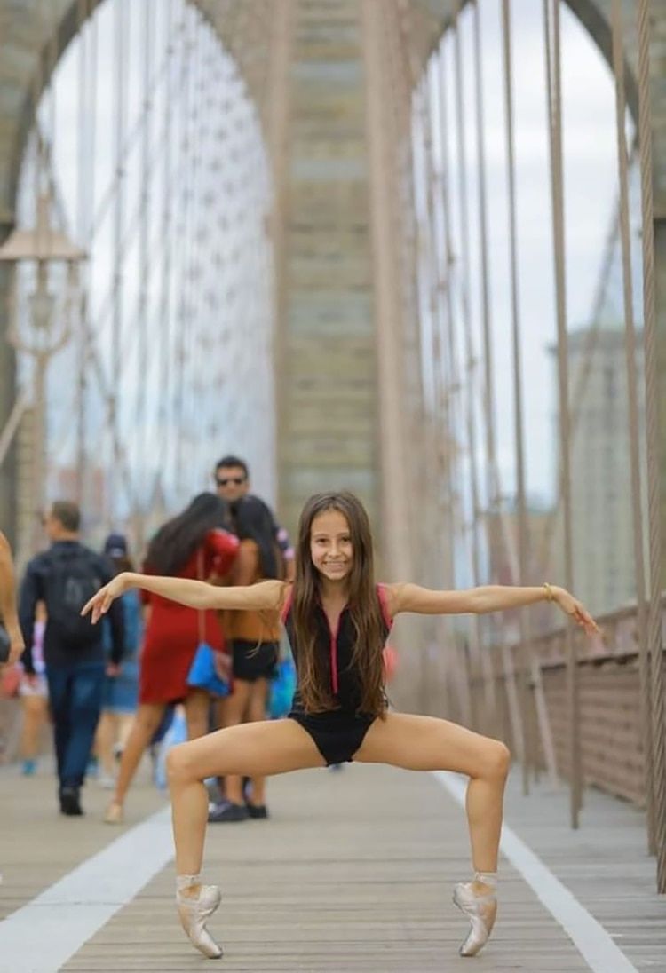 2017 Martina ganó una beca en la American Academy of Ballet (AAB) de Nueva York y viajó por junto a su mamá