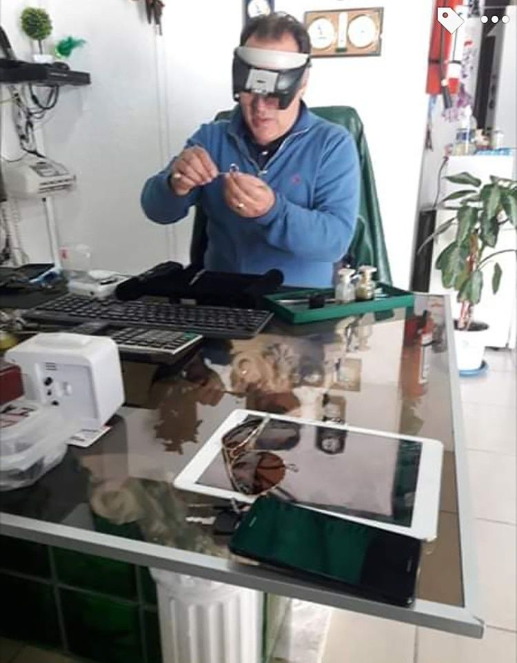 Nunca confirmó si el monto que se llevaron fue de 15 millones de dólares. Dice que en su joyería todo es legal: “No son joyas robadas”, asegura