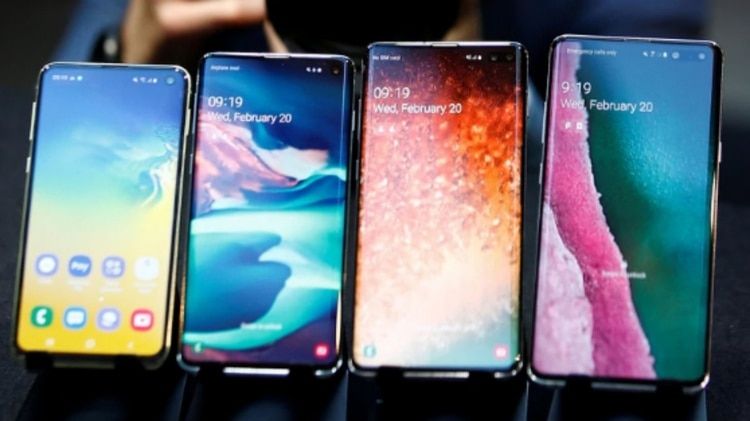 El Samsung Galaxy S10 un mÃ³vil pura pantalla, donde la cÃ¡mara frontal se aloja en un pequeÃ±o orificio dentro del display (Reuters/Henry Nicholls)