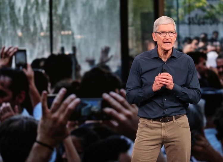 Tim Cook hizo el anuncio cuando ya habÃ­a cerrado la bolsa, pero el valor de la empresa se afectÃ³ de todos modosÂ en el âafter-marketâ al que acceden algunos inversores. (AFP)