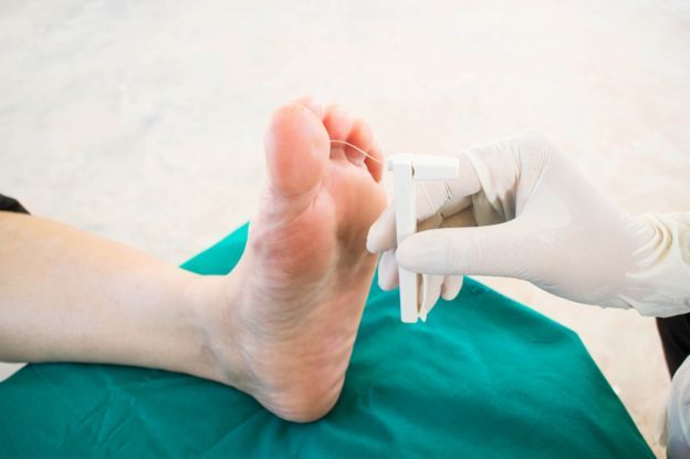 Prueba de sensación en el pie