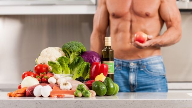 Hombre y vegetales