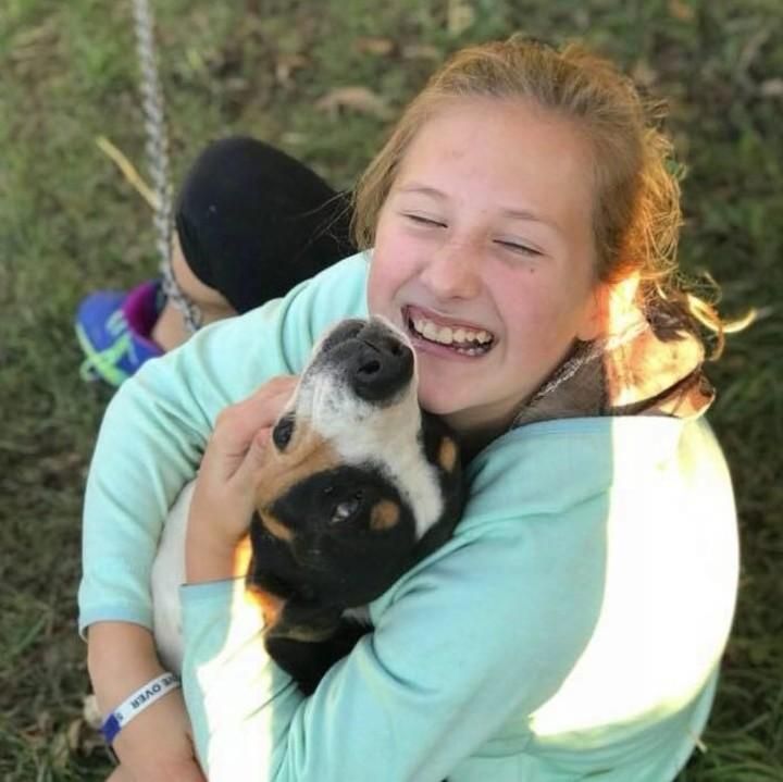 Jennarae Goodbar murió en un accidente vial al intentar salvar a su mascota.