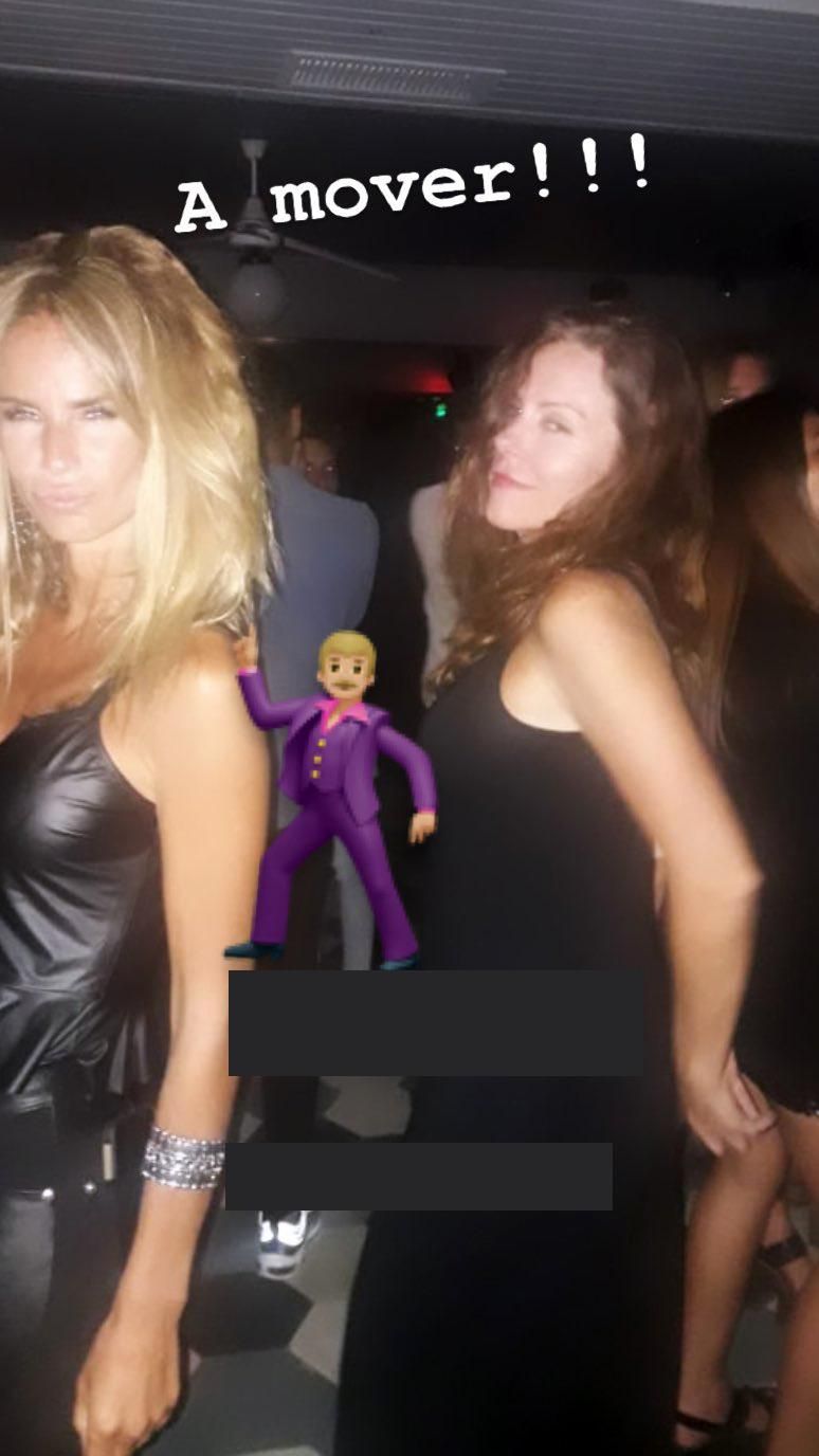 Sabrina Rojas y una amiga a puro dancing en la noche de Mardel.