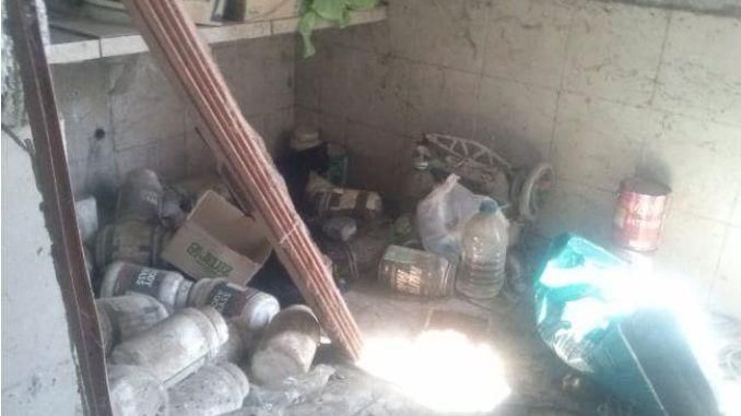Los tachos, tirados en el patio, eran de suplementos dietarios, lo único que comÃa el acusado.