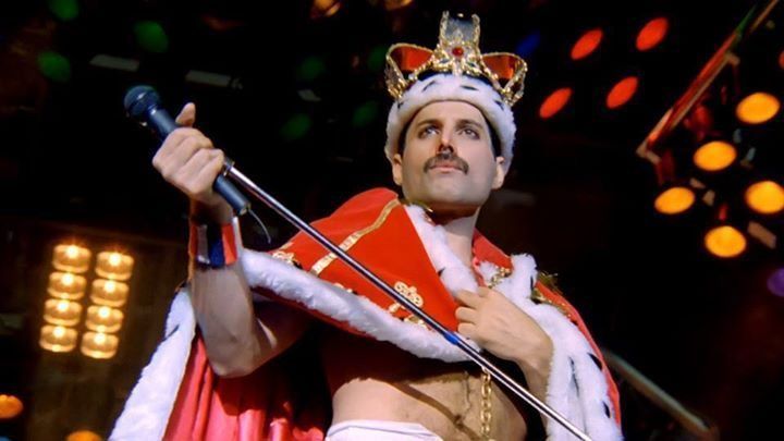 Se cortÃ³ la luz en el cine donde daban la pelÃ­cula de Queen y un espectador se convirtiÃ³ en Freddie Mercury - Imagen 