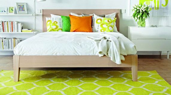 03-5-tips-de-decoracion-que-renovaran-tu-casa-habitacion-cama-cojines-tapete-780x435-fabuloso