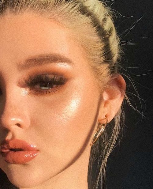 Ãrmate de una sombra dorada para un look como besada por el sol.