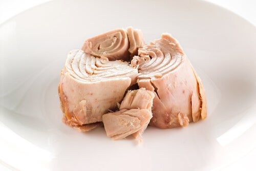 Atún en aceite y otros alimentos que suman calorías de más