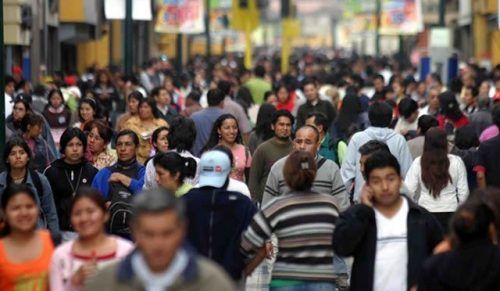 Un estudio revela que quienes caminan rápido viven hasta 15 años más que quienes andan lento