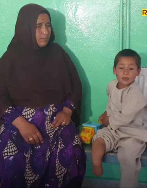 La emotiva reacción de un niño al recibir la prótesis de su pierna y bailar por primera vez