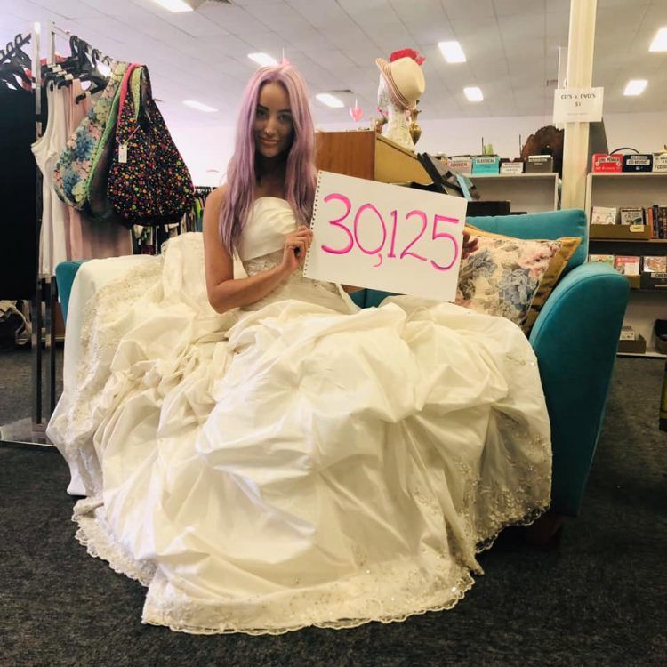 Pagan su boda de ensueño en una isla privada con latas de reciclaje