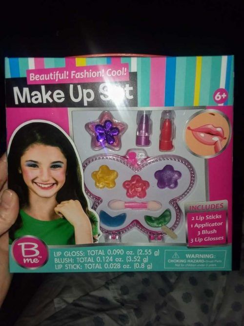 Hospitalizan a una niña de 3 años minutos después de utilizar maquillaje de juguete