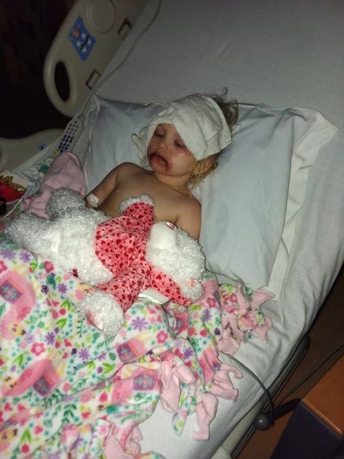 Hospitalizan a una niña de 3 años minutos después de utilizar maquillaje de juguete