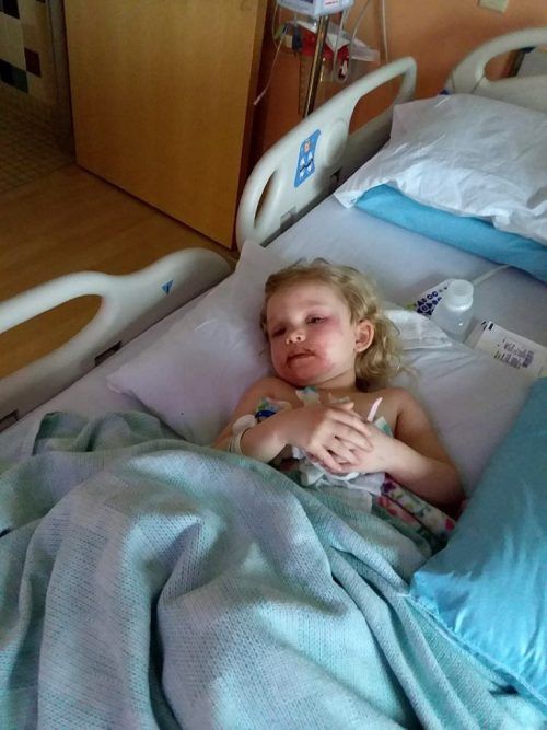 Hospitalizan a una niña de 3 años minutos después de utilizar maquillaje de juguete