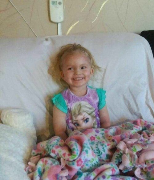 Hospitalizan a una niña de 3 años minutos después de utilizar maquillaje de juguete