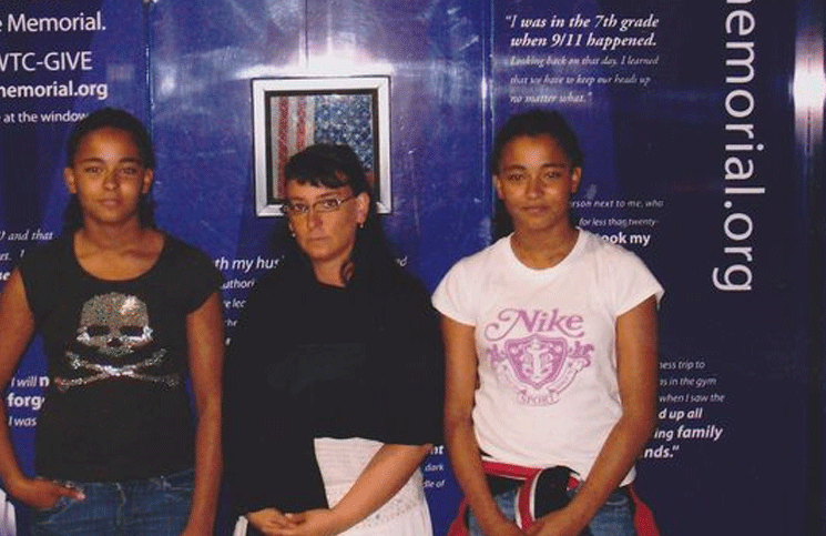 Janet y Selina, las gemelas, en la universidad
