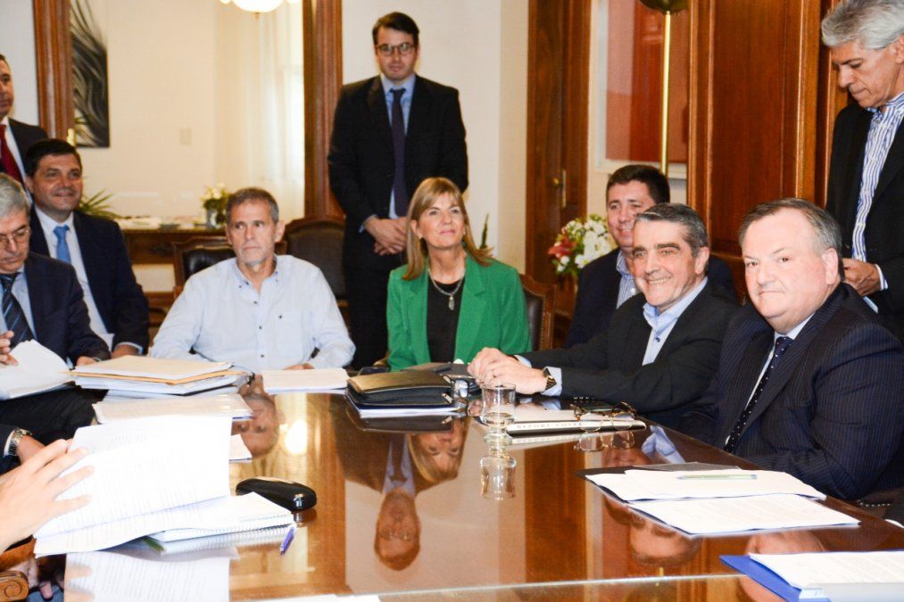 El Senado postergó el tratamiento de las leyes de emergencia y régimen tributario para el viernes