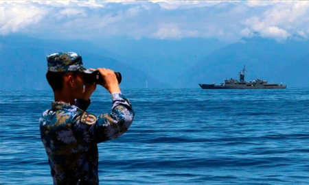 El ejército de China informó que realizó patrullas de alerta de combate y ejercicios militares en el mar y el espacio aéreo alrededor de Taiwán este lunes. El ejército de China informó que realizó patrullas de alerta de combate y ejercicios militares en el mar y el espacio aéreo alrededor de Taiwán este lunes.