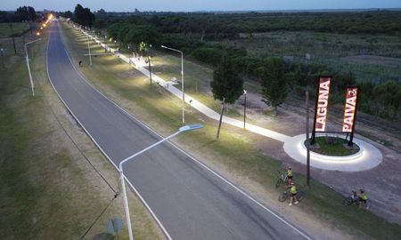 La flamante ciclovía cuenta con más de 1,4 kilómetros de extensión desde el acceso sur de la ciudad de Laguna Paiva. La flamante ciclovía cuenta con más de 1,4 kilómetros de extensión desde el acceso sur de la ciudad de Laguna Paiva.