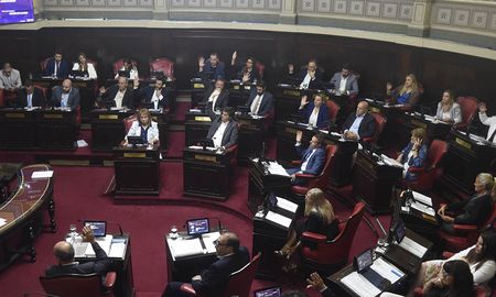 La Cámara de Senadores de la provincia de Buenos Aires aprobó este miércoles a la noche el proyecto de ley impositiva 2020 con modificaciones, por lo que fue enviado a la Cámara baja para su aprobación. La Cámara de Senadores de la provincia de Buenos Aires aprobó este miércoles a la noche el proyecto de ley impositiva 2020 con modificaciones, por lo que fue enviado a la Cámara baja para su aprobación.