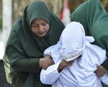 azotaron en publico a una pareja por tener relaciones sexuales premaritales en indonesia azotaron en publico a una pareja por tener relaciones sexuales premaritales en indonesia