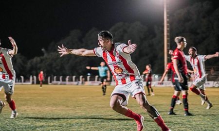 Claudio Albarracín anotó el gol de la clasificación de Colón de San Justo. Foto: Colón and Roll. Claudio Albarracín anotó el gol de la clasificación de Colón de San Justo. Foto: Colón and Roll.