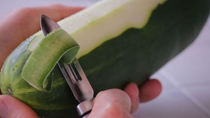 No tires las cáscaras de pepino: los trucos secretos para usarlas en casa