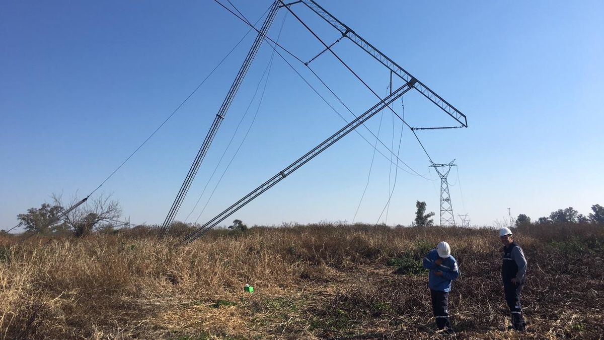 Es una torre provisoria que se había construido como consecuencia de la caída de dos estructuras