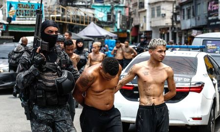 El despliegue de 2.500 agentes tenía como objetivo frenar la expansión del Comando Vermelho, una de las bandas criminales más poderosas de Brasil. El despliegue de 2.500 agentes tenía como objetivo frenar la expansión del Comando Vermelho, una de las bandas criminales más poderosas de Brasil.