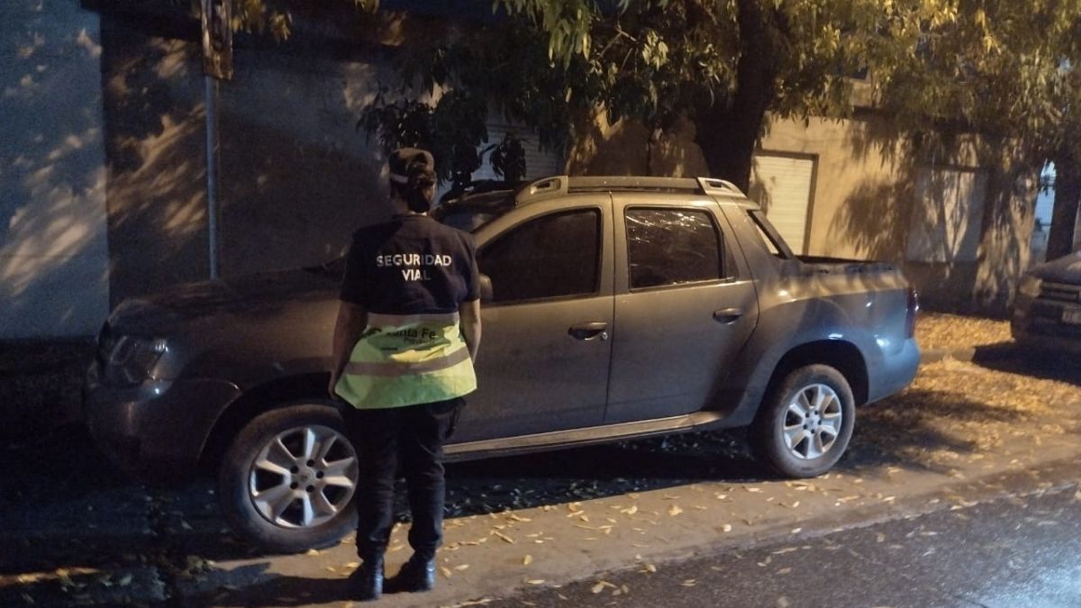 El automóvil fue trasladado a la Comisaría 24° de Granadero Baigorria. El automóvil fue trasladado a la Comisaría 24° de Granadero Baigorria.