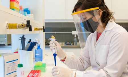 Un grupo de investigadores de la Facultad de Ciencias Médicas de la UNL desarrolla una investigación para fortalecer el monitoreo de asintomáticos. Un grupo de investigadores de la Facultad de Ciencias Médicas de la UNL desarrolla una investigación para fortalecer el monitoreo de asintomáticos.