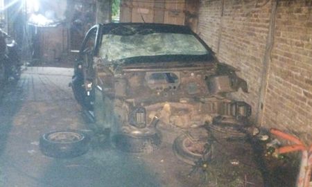 El tren delantero del vehículo se encontraba totalmente destruido. El tren delantero del vehículo se encontraba totalmente destruido.